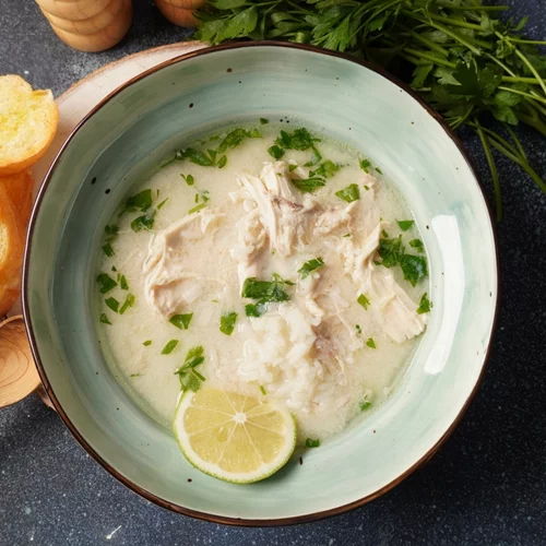 Τι να μαγειρέψω σήμερα; Η πιο εύκολη κοτόσουπα με κριθαράκι για τις κρύες μέρες