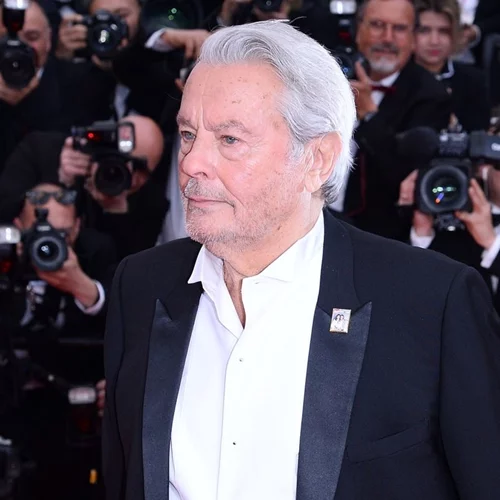 Όταν ο Alain Delon ταξίδεψε στην Ελλάδα για να παρακολουθήσει παράσταση στην Επίδαυρο