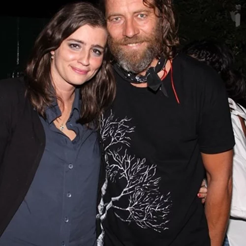 Μαρία Κίτσου - Γιάννης Στάνκογλου: Διαβάζουν επί σκηνής την επιστολή του ΣΕΗ για την αποφυλάκιση Λιγνάδη και το κοινό ξεσπά σε χειροκροτήματα