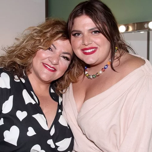 Η Δανάη Μπάρκα στο απόλυτο μήνυμα αγάπης στη Βίκυ Σταυροπούλου: "Κλαίω από ευτυχία που λέω εσένα μαμά"