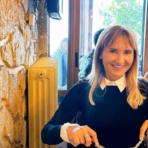 Mάρα Ζαχαρέα | Μαγειρεύει στην κουζίνα του σπιτιού της μία γευστική συνταγή (ιδανική για κρύες ημέρες)