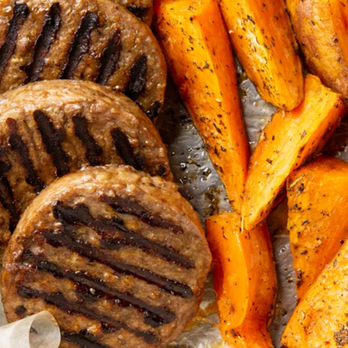 Η συνταγή της Αργυρώς για αφράτα μπιφτέκια με λεμονάτες πατάτες φούρνου