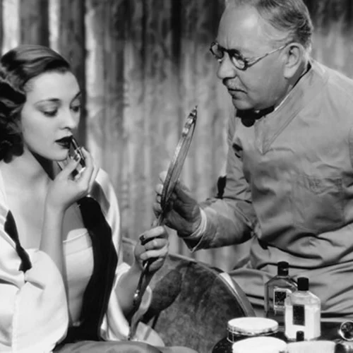 Η ανατρεπτική διαφήμιση για το high society lipstick του Max Factor πριν από 65 χρόνια