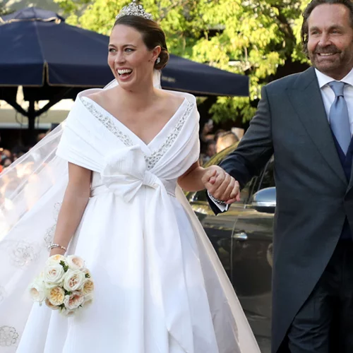 Nina Flohr | Όλες οι λεπτομέρειες της νυφικής της εμφάνισης - Το φόρεμα και η επιλογή της τιάρας