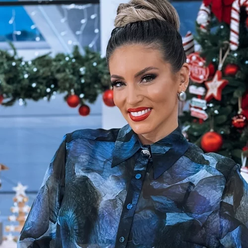 Η Αθηνά Οικονομάκου διασκέδασε σε χριστουγεννιάτικο λούνα πάρκ με τον γιο της, Μάξιμο