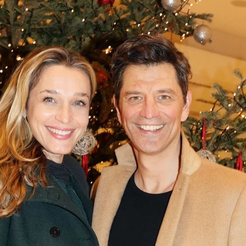 Σάκης Ρουβάς | Στολίζει το δέντρο με τα παιδιά του - Η όμορφη χειρονομία της Αναστασίας