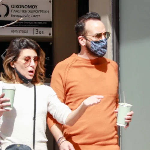 Πάνος Μουζουράκης - Τζίνα Βαρελά | Βόλτα στο κέντρο της πόλης για το ερωτευμένο ζευγάρι