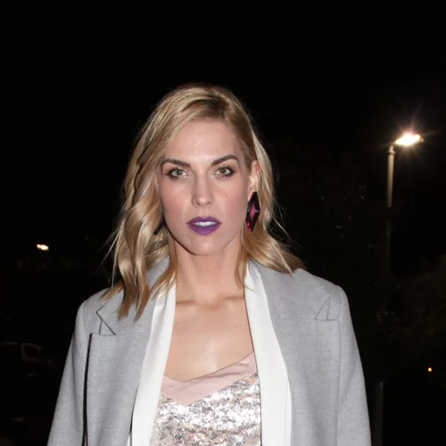 Η Μαντώ Γαστεράτου φωτογραφίζεται με τον γιο της