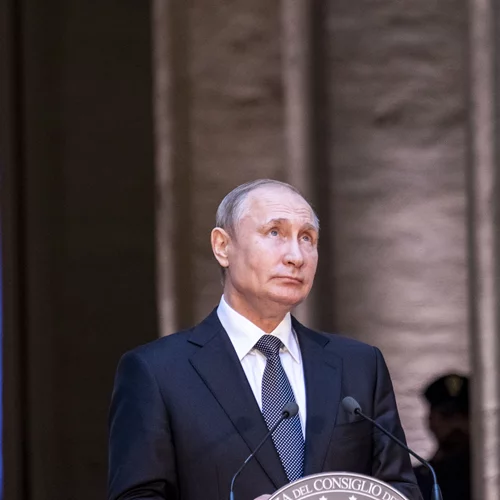 Ο Βλαντίμιρ Πούτιν με made in Italy πανωφόρι που κοστίζει σχεδόν 12.000 ευρώ