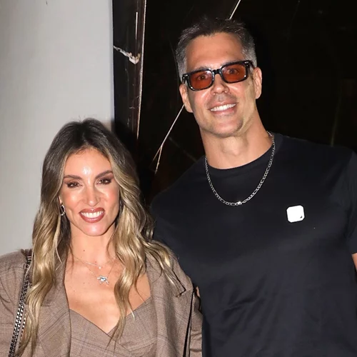 Αθηνά Οικονομάκου | Με crop top σε βραδινή έξοδο με τον Μπρούνο Τσερέλα