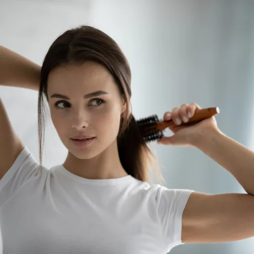 8 (αθώες) συνήθειες που μπορούν να καταστρέψουν τα μαλλιά σου