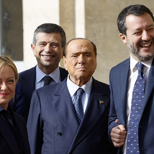 Ιταλία | Με λευχαιμία διαγνώσθηκε ο Σίλβιο Μπερλουσκόνι - Νοσηλεύεται σε ΜΕΘ