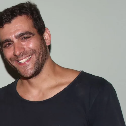 Ο "ψηλός" του "Παρά Πέντε" άφησε την υποκριτική και έγινε δάσκαλος δημοτικού