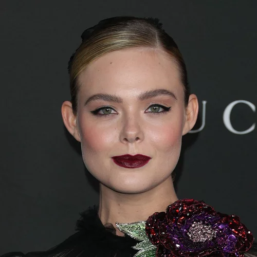 5 σούπερ ενυδατικά, σκούρα κραγιόν για να δημιουργήσεις τα πιο όμορφα "vampy lips"