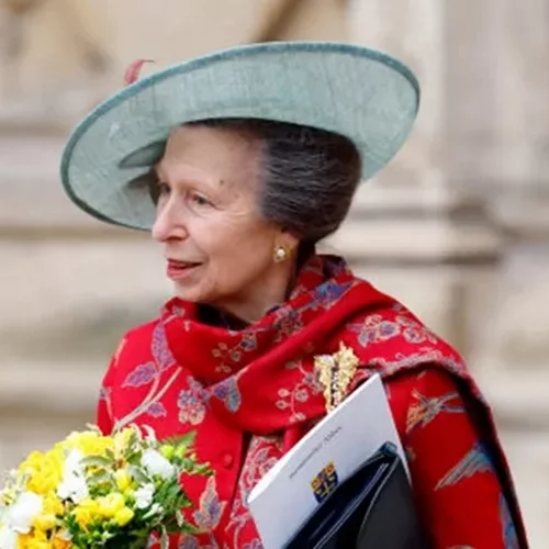 Πριγκίπισσα Άννα | Η δημόσια εμφάνιση χωρίς παπούτσια που συζητήθηκε όχι για τους αναμενόμενους λόγους