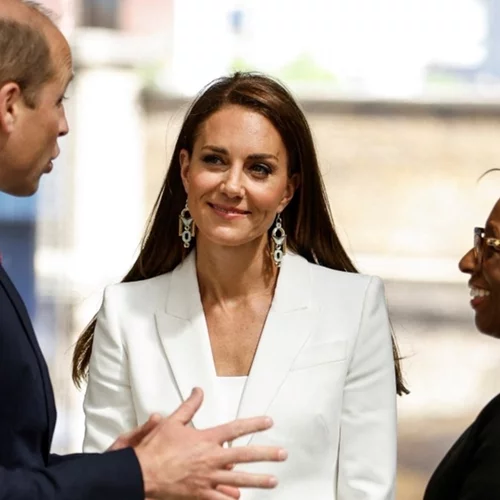 Η Kate Middleton με το διαχρονικό staple του καλοκαιρινού office style