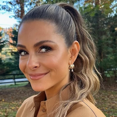 Μαρία Μενούνος | Με crop vinyl jacket που λίγες θα τολμούσαν