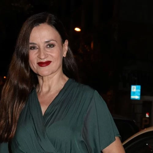 Καρυοφυλλιά Καραμπέτη | Σε κινηματογραφική πρεμιέρα με φθινοπωρινό μακιγιάζ