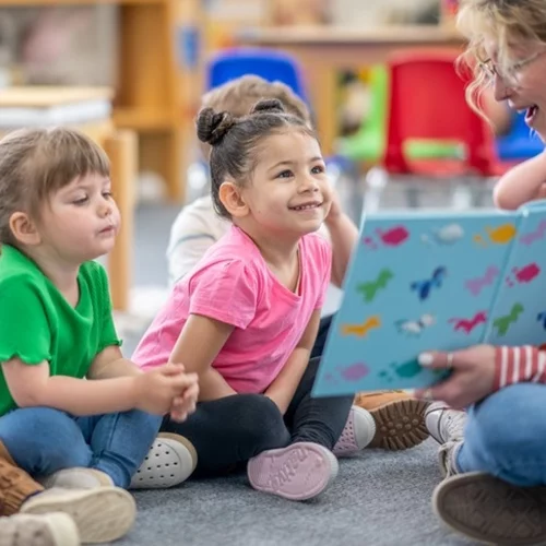"Το παιδί μου δεν συγκεντρώνεται"- Η εργοθεραπεύτρια εξηγεί ποια είναι η μέση διάρκεια προσοχής ανά ηλικία (και μας ξε-αγχώνει)