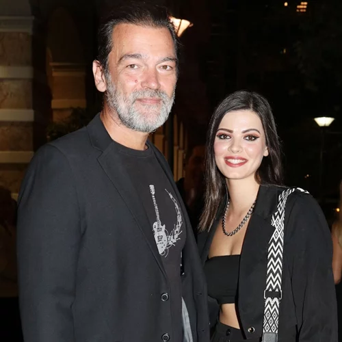 Τζένη Καζάκου | Αναβιώνει την αγαπημένη σκηνή της Τζένης Καρέζη από το "Δεσποινίς Διευθυντής"