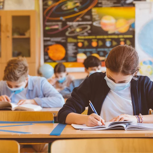 Από αύριο, Δευτέρα, η δια ζώσης επαναλειτουργία για γυμνάσια και λύκεια