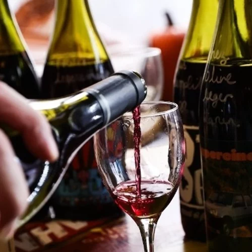 ΗΠΑ | Απειλούν να προχωρήσουν στην επιβολή δασμών 200% στα κρασιά και τις σαμπάνιες της Γαλλίας