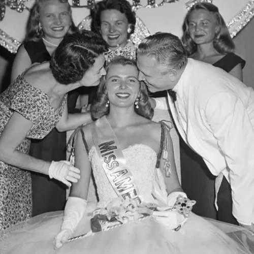 Marilyn Van Derbur | Η μόνη Miss America στην ιστορία που δημοπρατεί το στέμμα της