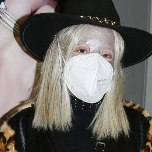 Ιωάννα Παλιοσπύρου | Η κομψή της εμφάνιση στο θέατρο με animal print παλτό