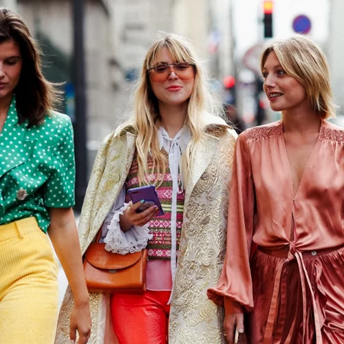 Κάνουν το πόδι ψηλό και λεπτό | Τα ιδανικά παπούτσια για να φορέσεις με μίντι φούστα