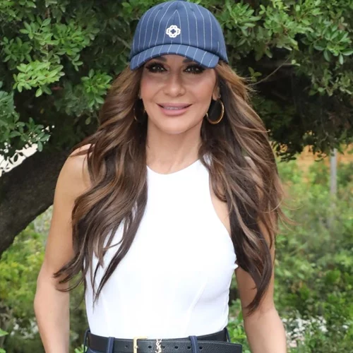 Ευρύχωρο και ευήλιο | Η Δέσποινα Βανδή μας δείχνει το σαλόνι του νέου της σπιτιού