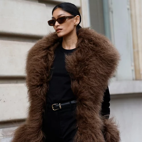 Αυτές οι slingback γόβες από τη Zara είναι στο χρώμα της σεζόν και κοστίζουν μόλις 29,95 ευρώ