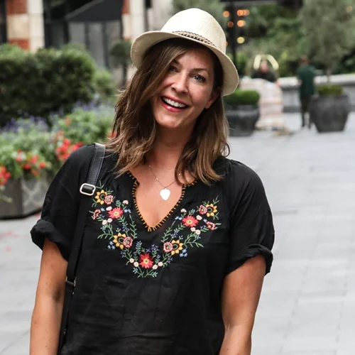 Τα effortless chic looks των διακοπών για γυναίκες κάθε ηλικίας