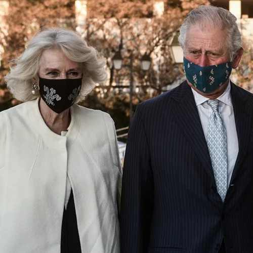 Camilla Parker Bowles | Οι μάσκες είναι το πιο στιλάτο αξεσουάρ της