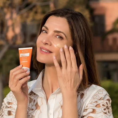 Τα καλύτερα αντηλιακά προσώπου με χρώμα για προστασία από τον ήλιο και ελαφριά κάλυψη