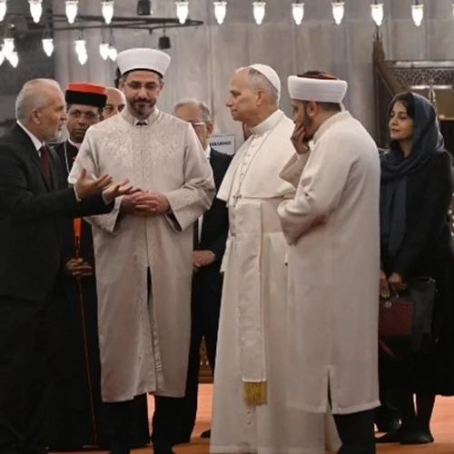 Κωνσταντινούπολη: Το τέμενος Σουλταναχμέτ και τη Συριακή Ορθόδοξη Εκκλησία επισκέφθηκε ο Πάπας