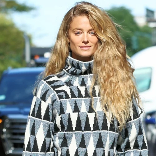 Βρήκαμε στη Stradivarius τα πιο κομψά πουλόβερ για άψογες χειμερινές εμφανίσεις