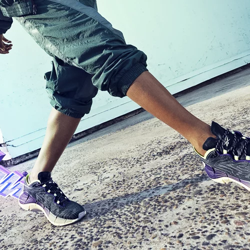 Tα sneakers που πάνε το καθημερινό ντύσιμο σε άλλο επίπέδο
