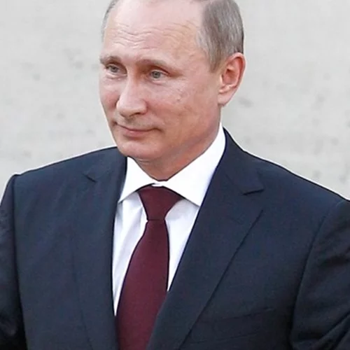 Η "κολλητή" του Putin αναγκάζει γυναίκες εργάτριες να βγάζουν τα ρούχα τους πριν ξεκινήσουν την δουλειά