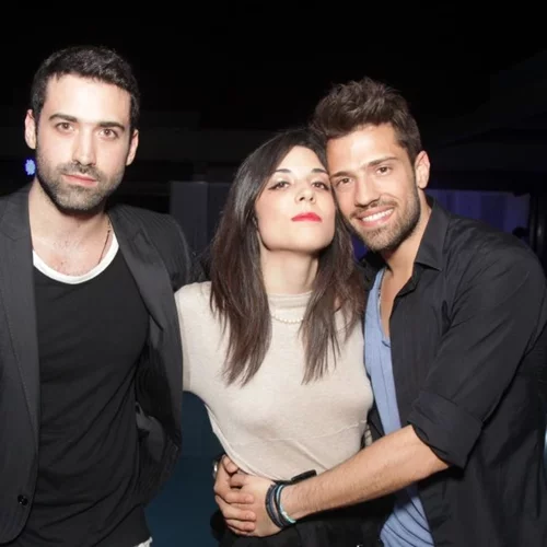 Ο Κωνσταντίνος Αργυρός με την κούκλα αδερφή του που διαπρέπει ως καθηγήτρια Πανεπιστημίου στην Ολλανδία