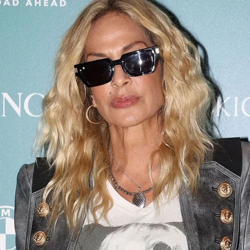 Άννα Βίσση | Οι φωτογραφίες της αγκαλιά με τα εγγόνια της είναι ό,τι πιο τρυφερό θα δεις σήμερα