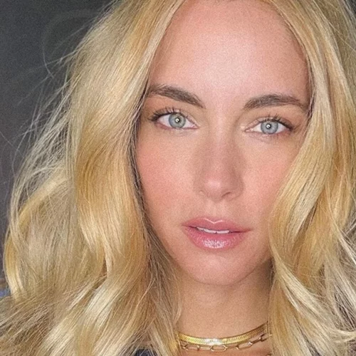 Δούκισσα Νομικού | Ποζάρει με κομψό μπικίνι στον ήλιο - οι άψογες αναλογίες της