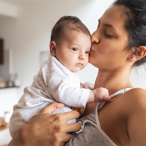 Μητρότητα στην Ελλάδα | Αυτό και αν είναι challenge!