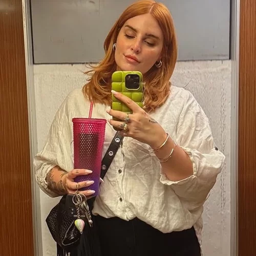 Η Εβελίνα Νικόλιζα με το φόρεμα στο πιο girly μοτίβο του καλοκαιριού