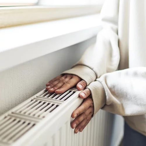 Πώς να καθαρίσω το καλοριφέρ; Ο εύκολος τρόπος που έγινε viral στο TikTok