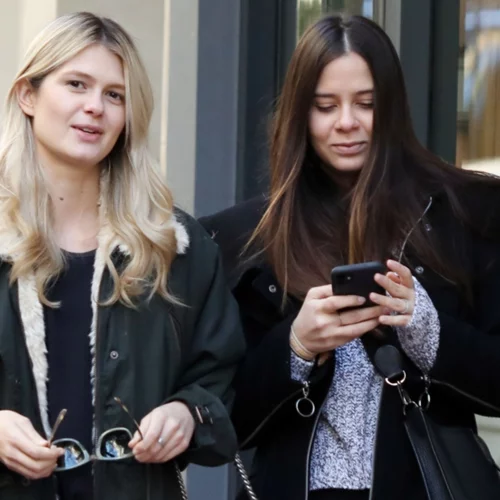 Αμαλία και Αλεξάνδρα Κωστοπούλου | Συναντήθηκαν μετά από δύο χρόνια πριν τη βάφτιση του αδερφού τους