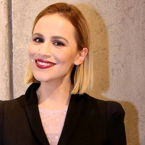 Η Νάντια Μπουλέ βρήκε το πιο ωραίο σχέδιο για κοντά νύχια του φετινού χειμώνα