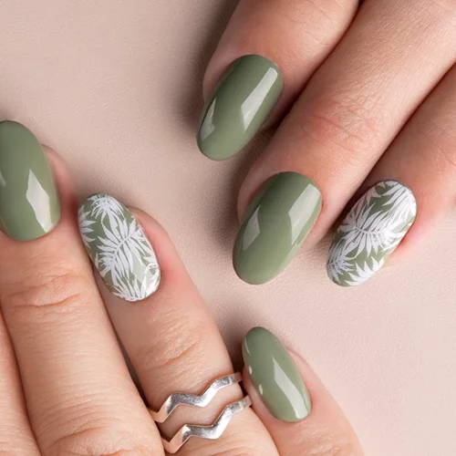 10 τροπικά μανικιούρ που θα σε κάνουν να νιώθεις πως βρίσκεσαι ακόμα διακοπές