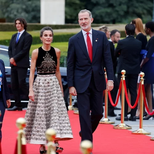 Οι royals στο Παρίσι για τους Ολυμπιακούς Αγώνες | Οι κομψές εμφανίσεις της Letizia, της Charlene και της Mary της Δανίας