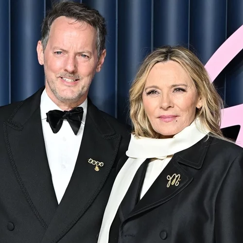 Kim Cattrall | Παντρεύτηκε τον επί χρόνια σύντροφό της σε μία λιτή τελετή στο Λονδίνο με μόλις 12 καλεσμένους