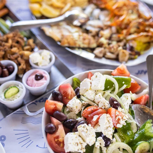 Επτά χορταστικές σαλάτες για κυρίως γεύμα από τη διατροφολόγο